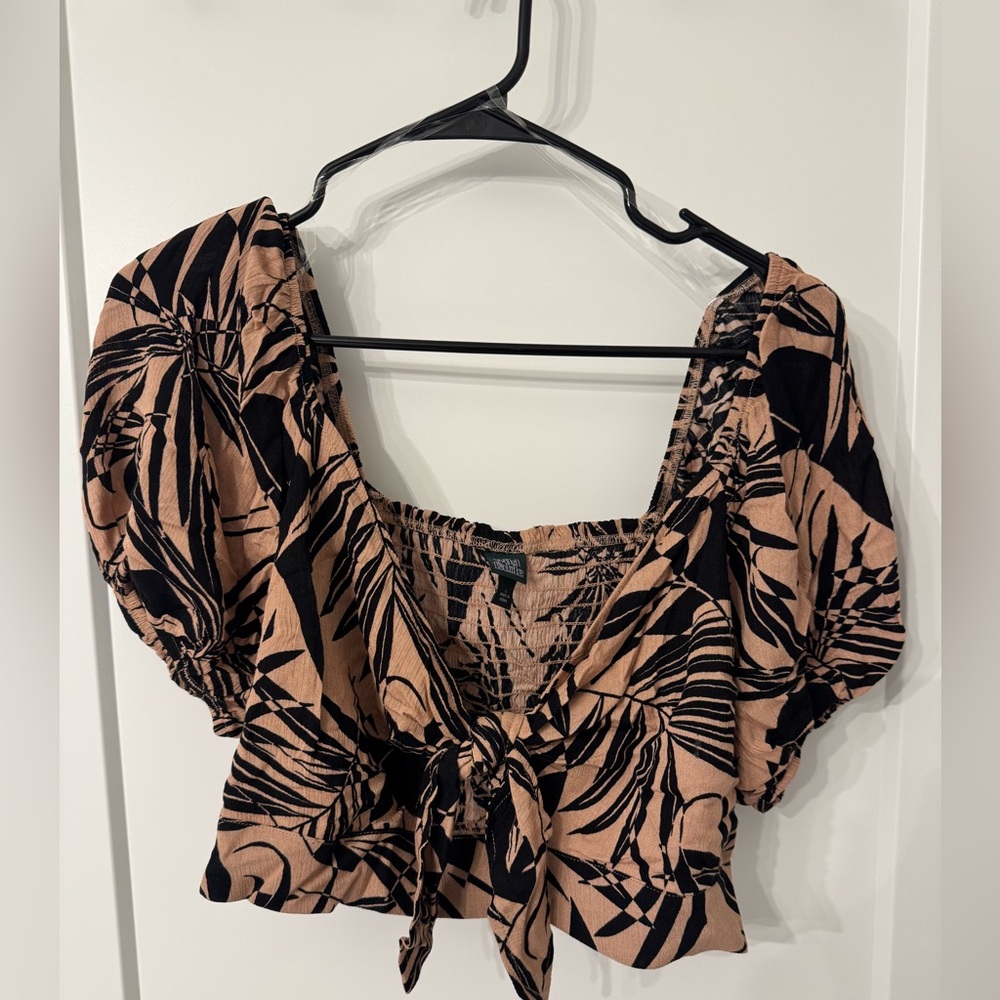 wild fable Black & Tan Tie-Front Puff Sleeve Crop Top